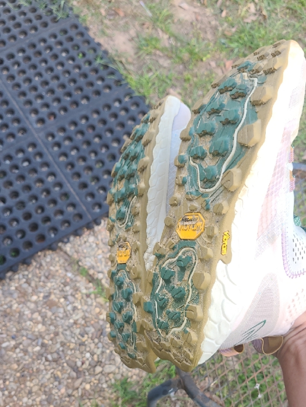 New Balance Women’s Fresh Foam Hierro Ht Vibram Trail Sneakers Size 8 - Picture 9 of 9